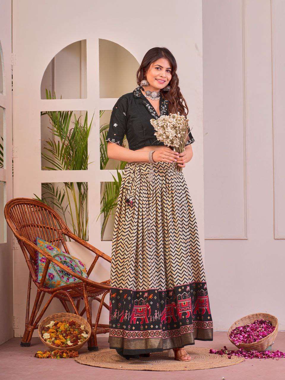 0f3PEk.jpg Women's Tussar Silk Patola Print Lehenga Choli Set with Foil Work - Image 11
