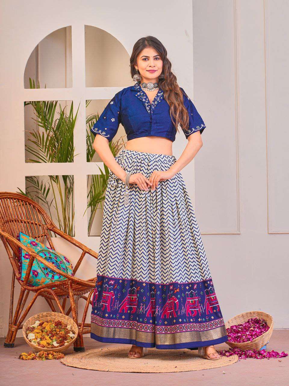 3C1cwA.jpg Women's Tussar Silk Patola Print Lehenga Choli Set with Foil Work - Image 20