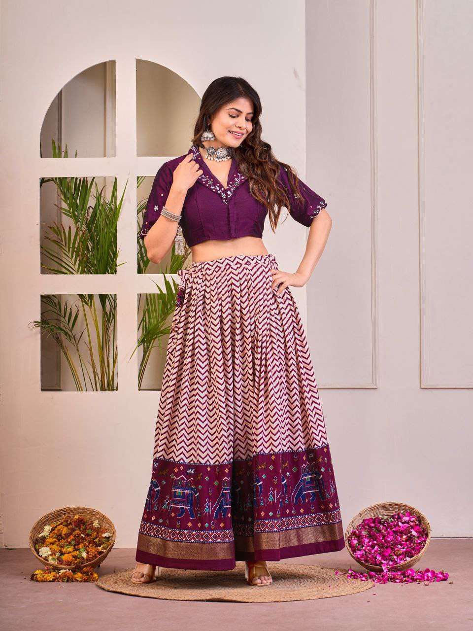 5Y24ry.jpg Women's Tussar Silk Patola Print Lehenga Choli Set with Foil Work - Image 9