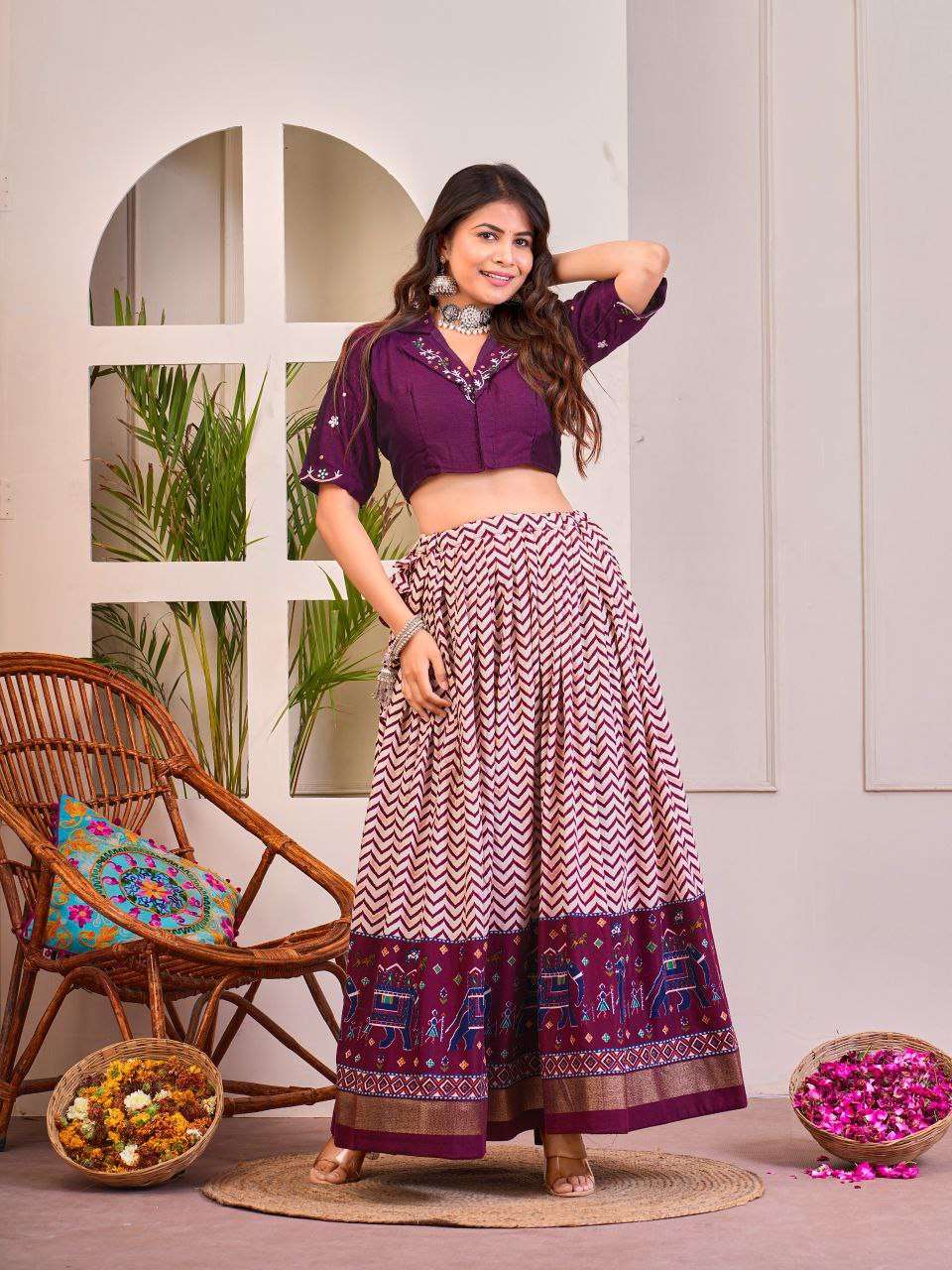 5Y2Y2R.jpg Women's Tussar Silk Patola Print Lehenga Choli Set with Foil Work - Image 4