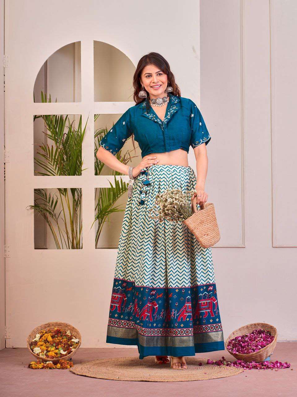5zWMqb.jpg Women's Tussar Silk Patola Print Lehenga Choli Set with Foil Work - Image 3