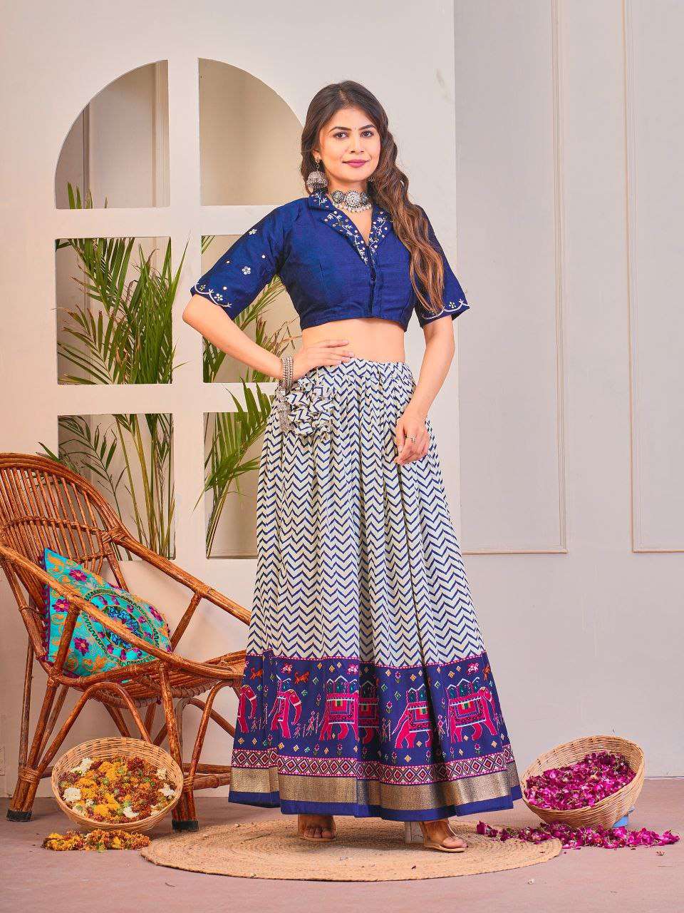 FDQVES.jpg Women's Tussar Silk Patola Print Lehenga Choli Set with Foil Work - Image 18