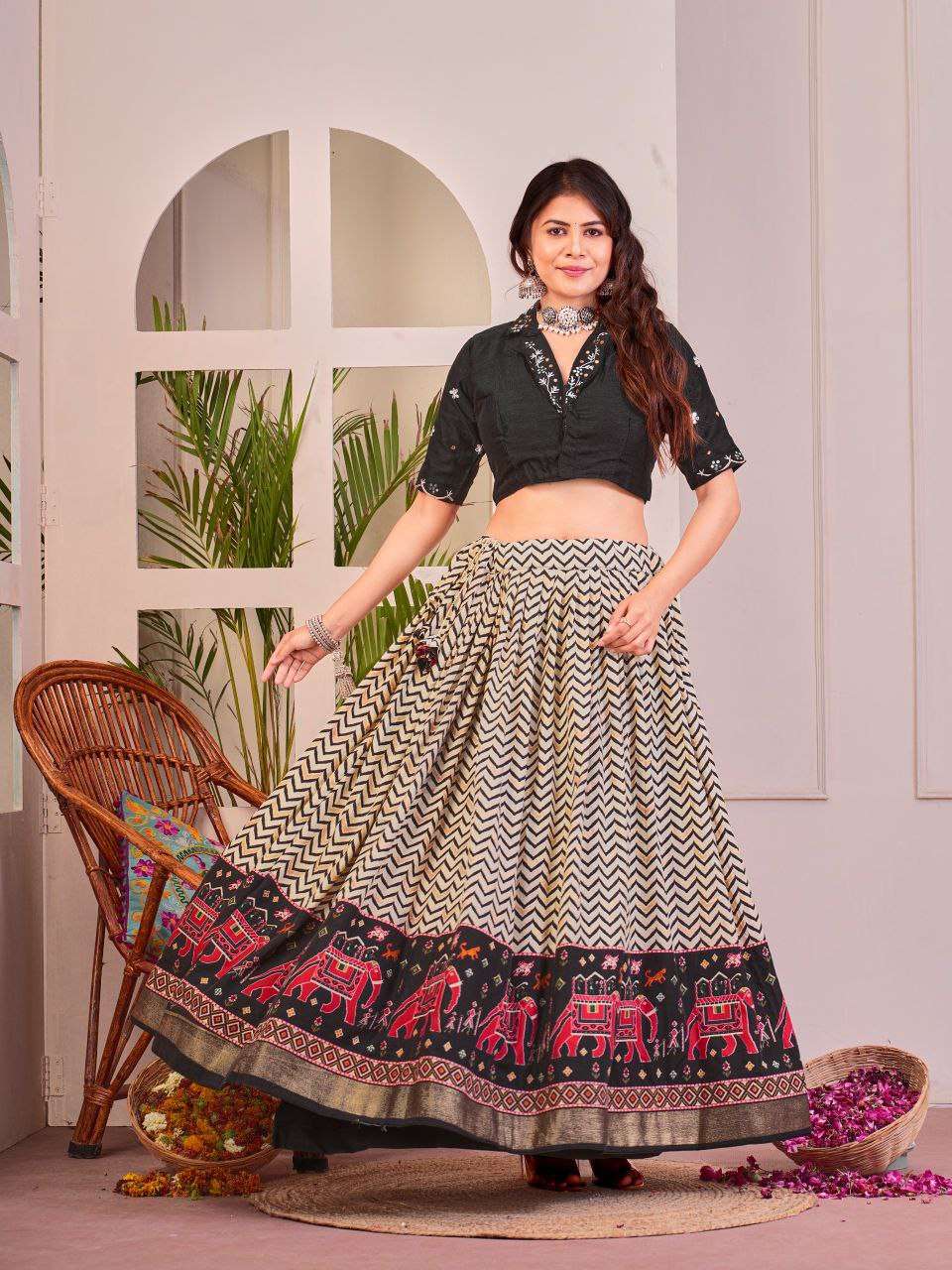 IyTCPj.jpg Women's Tussar Silk Patola Print Lehenga Choli Set with Foil Work - Image 13