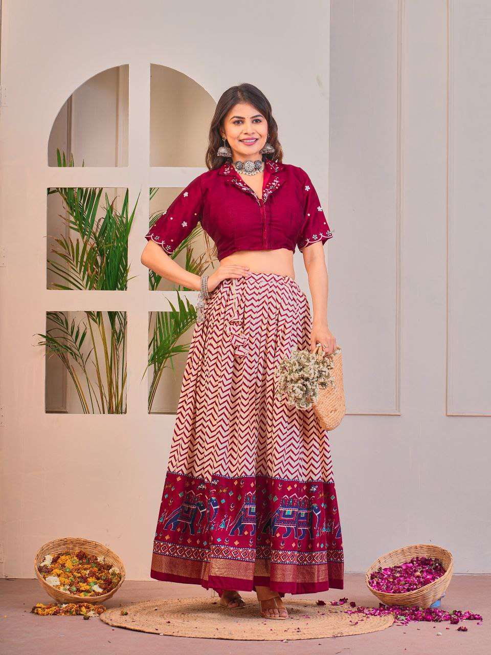 JWrEuB.jpg Women's Tussar Silk Patola Print Lehenga Choli Set with Foil Work - Image 23