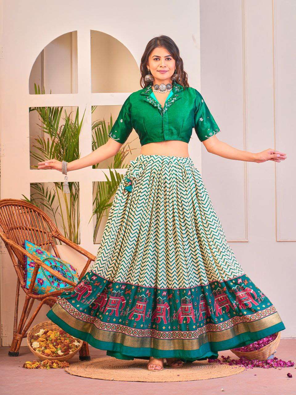 SmZKXS.jpg Women's Tussar Silk Patola Print Lehenga Choli Set with Foil Work - Image 14