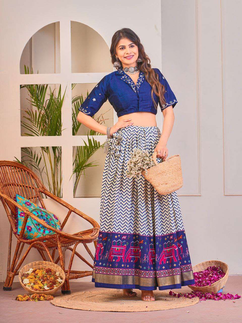 WVqFTG.jpg Women's Tussar Silk Patola Print Lehenga Choli Set with Foil Work - Image 21