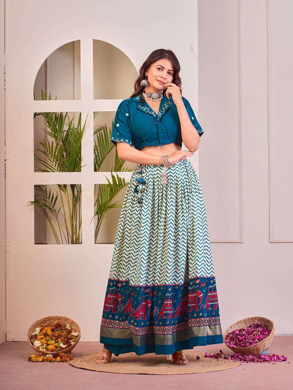 h7qAxC.jpg Women's Tussar Silk Patola Print Lehenga Choli Set with Foil Work - Image 31