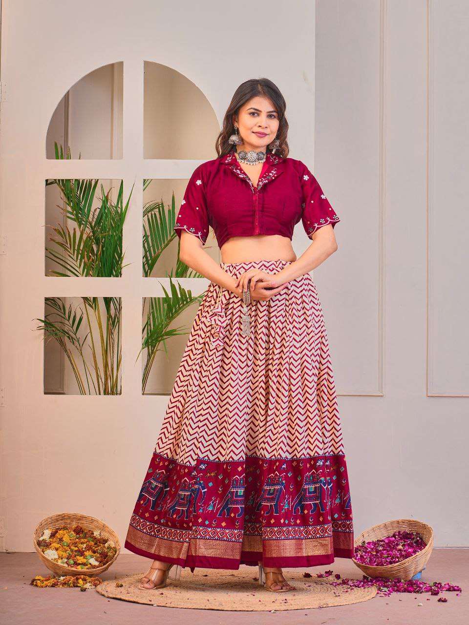 hHwq6g.jpg Women's Tussar Silk Patola Print Lehenga Choli Set with Foil Work - Image 22