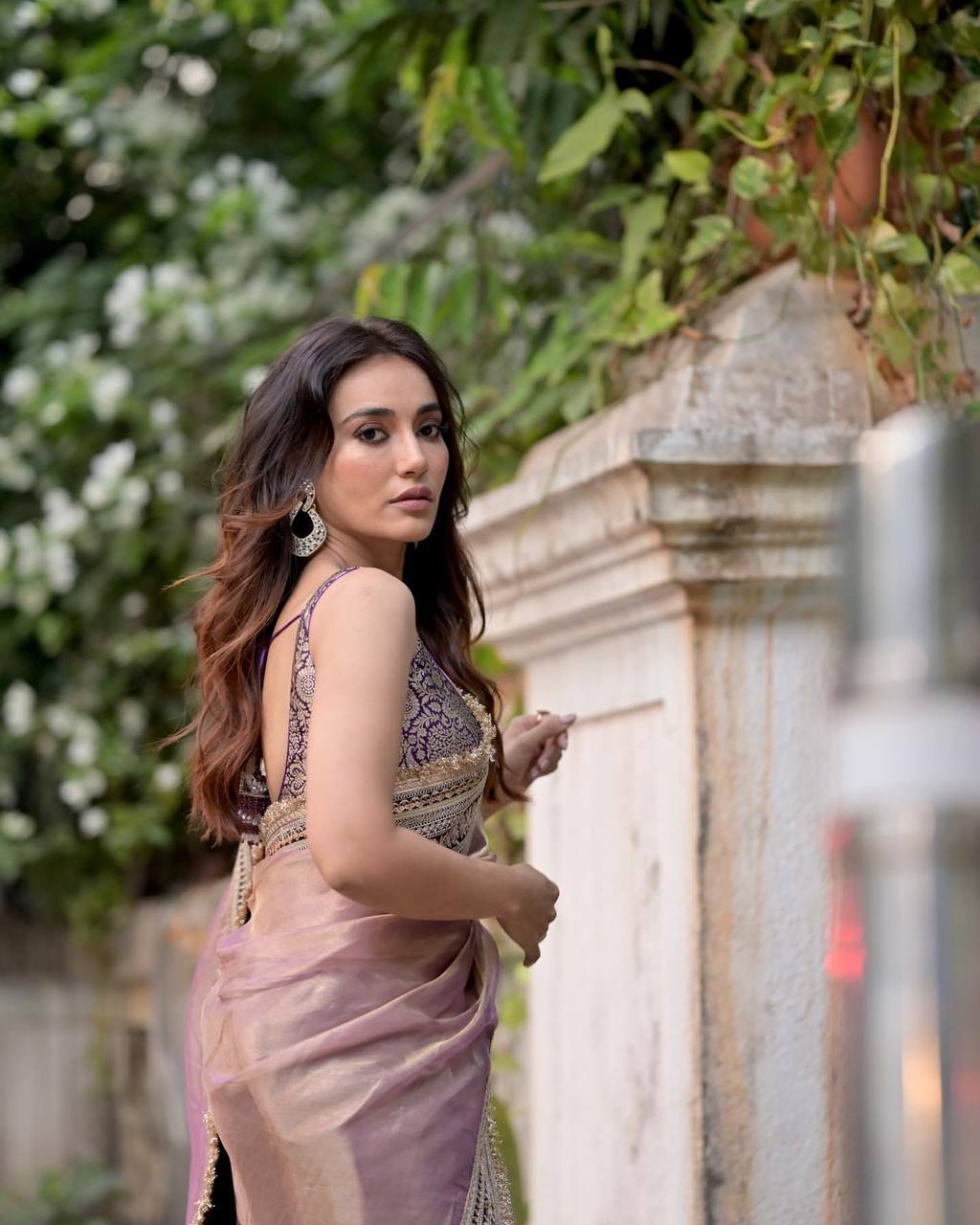 photo_6143033497053415196_y.jpg Women's Luxurious Mauve & Purple Art Silk Saree with Intricate Golden Zari & Broad Embroidered Border – Complete with Brocade Blouse for Festive & Wedding Wear - Image 8