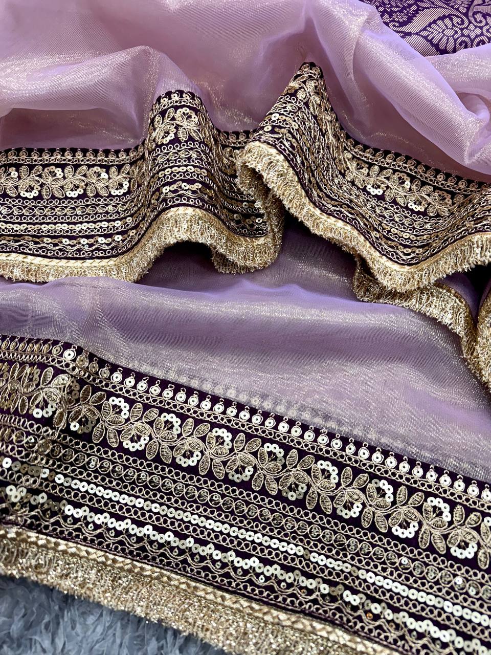 photo_6143033497053415202_y.jpg Women's Luxurious Mauve & Purple Art Silk Saree with Intricate Golden Zari & Broad Embroidered Border – Complete with Brocade Blouse for Festive & Wedding Wear - Image 2