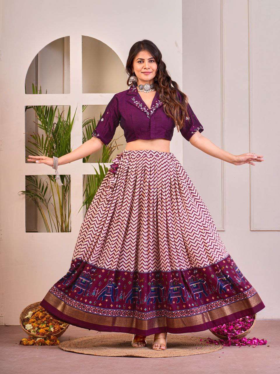 tw91wQ.jpg Women's Tussar Silk Patola Print Lehenga Choli Set with Foil Work - Image 7